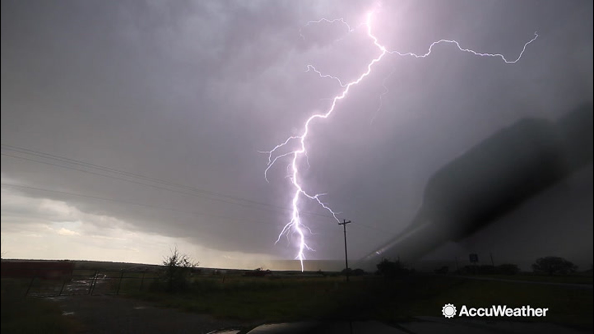 Incredible lightning strikes flash in midst of severe storm | wwltv.com