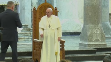 Pope urges Iraqi Christians not to lose hope