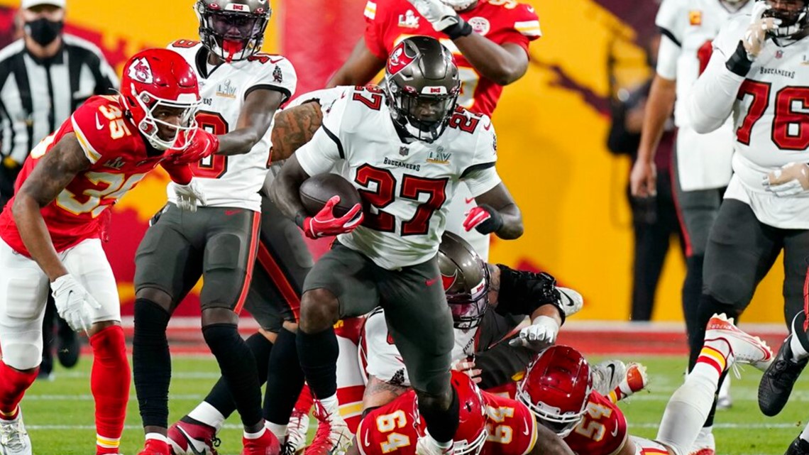 Jensen, McCoy “getting into it” during Bucs practice - Bucs Nation