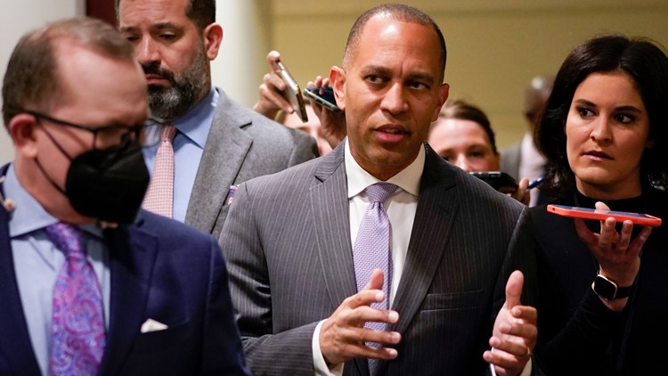 Hakeem Jeffries makes historic bid to lead House Dems after Pelosi