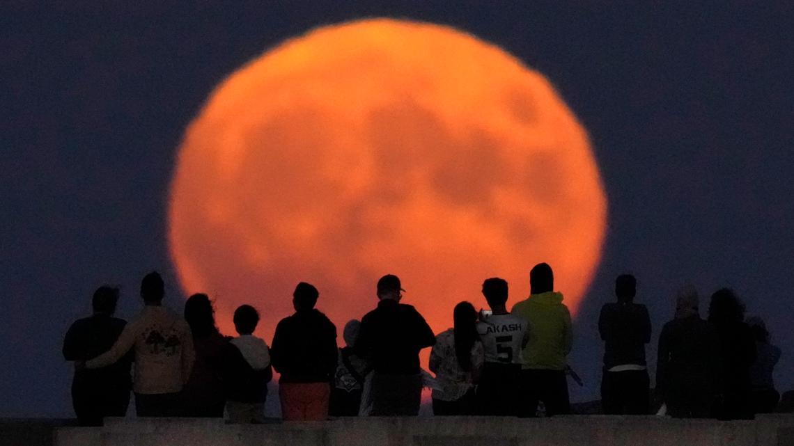 is-it-a-full-moon-tonight-august-blue-supermoon-to-rise-monday-wwltv
