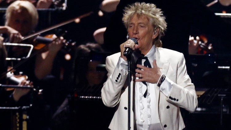 Read Rod Stewart pauses Utah concert to breathe through oxygen mask, reports say