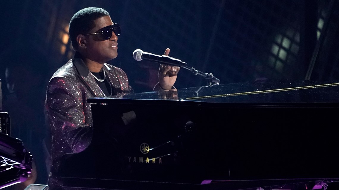 R&B legend Babyface sings 'America the Beautiful' at 2023 Super Bowl 