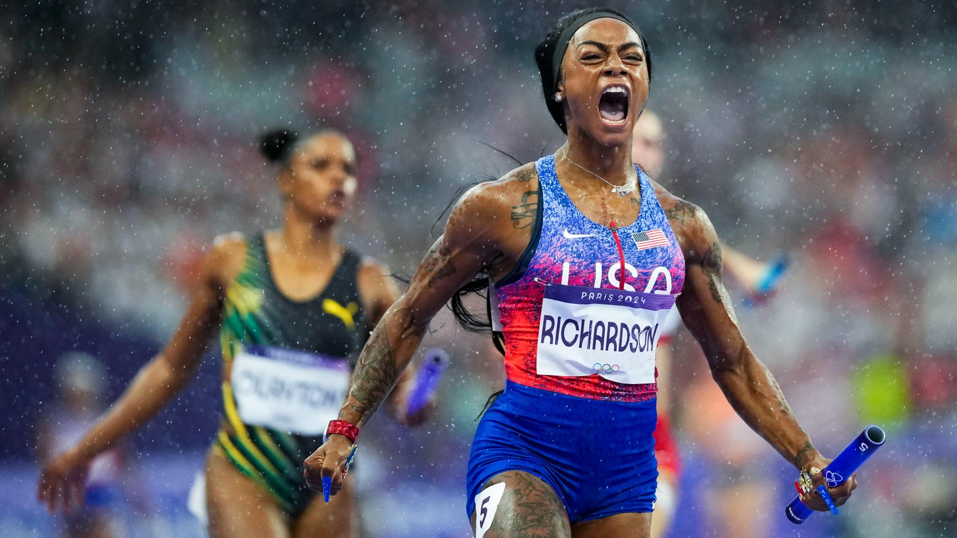 Team USA wins gold in the women's 4x100 final