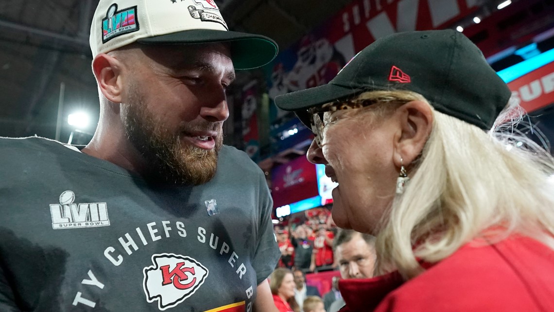 Donna Kelce Cheers for Sons in Chiefs-Eagles Outfit at Super Bowl 2023 – WWD