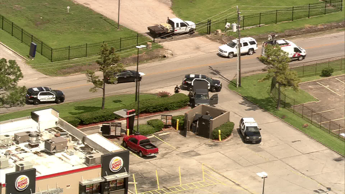Houston Police officer shoots at suspect after attempted ...