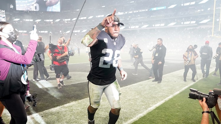 NFL Roundup: Raiders make playoffs after wild win; Jaguars spoil it for the Colts; 49ers get in