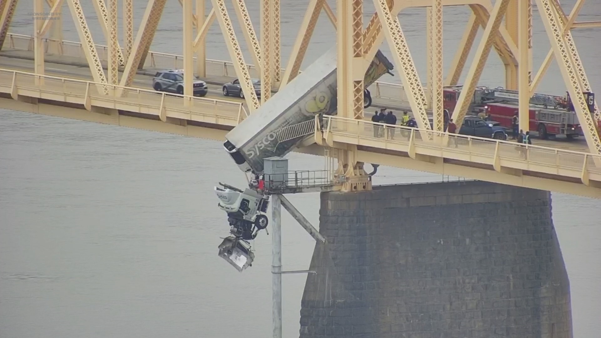 Semi Truck Driver Dangles Rescued From Clark Memorial Bridge Wwltv