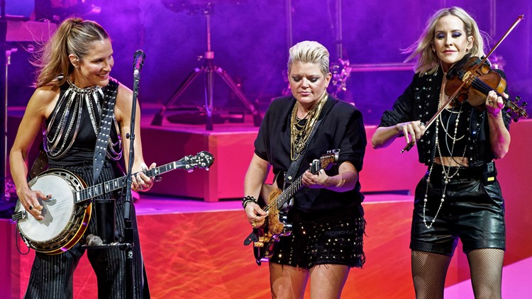 The Chicks apologize after abruptly ending concert at Ruoff Music Center