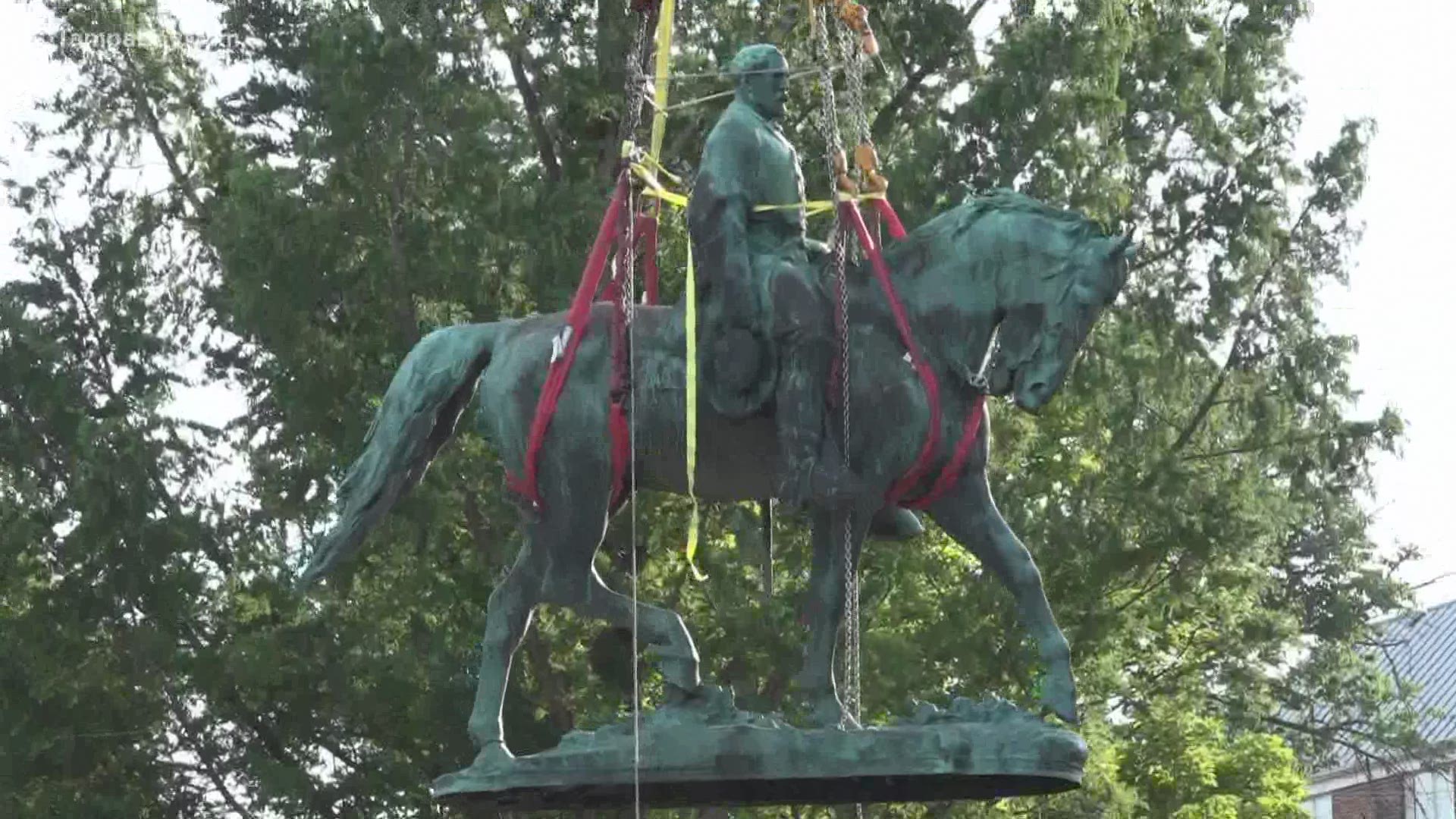 A Confederate monument that helped spark a violent white supremacist rally in Charlottesville, Virginia, has been hoisted off its stone pedestal.