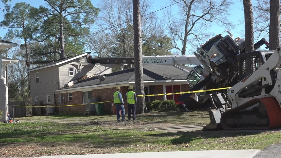 Falling crane crashes into house, missing parents and baby daughter - Vimarsana News