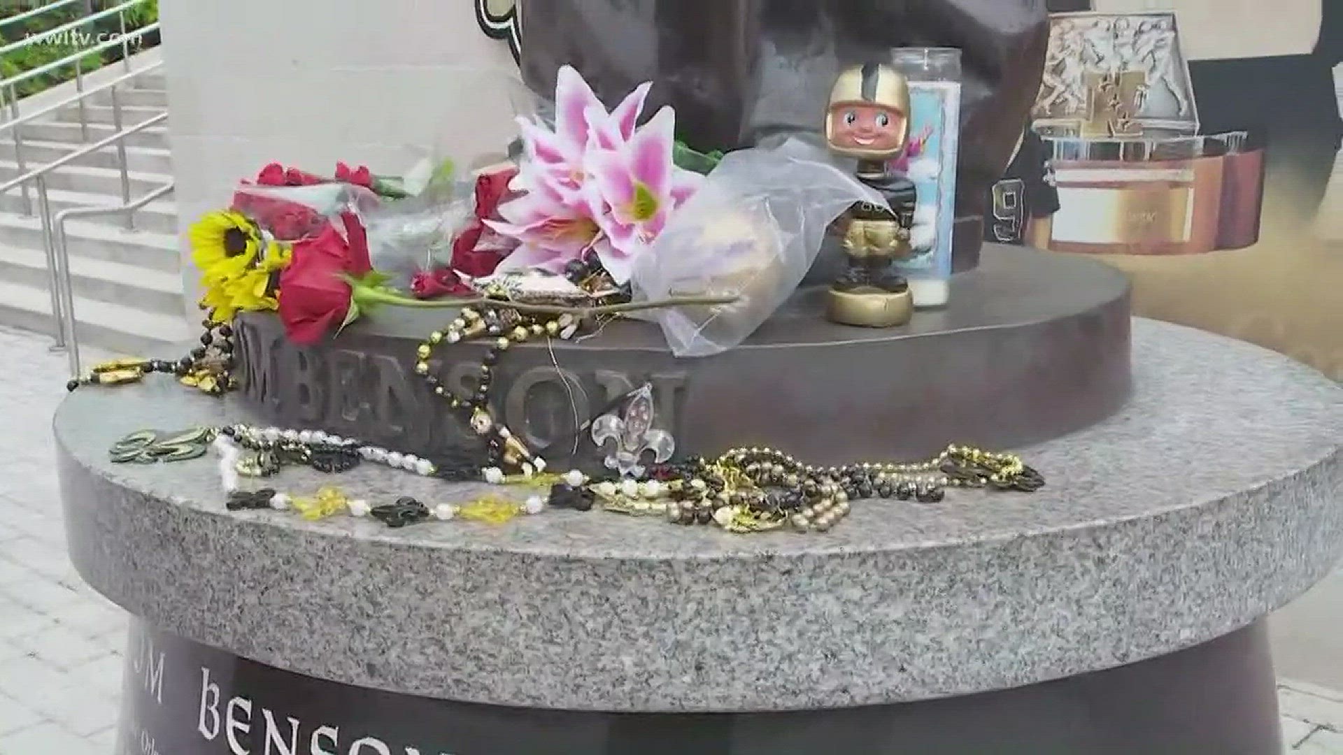 Fans came out to pay their respects to the late Saints and Pelicans owner.