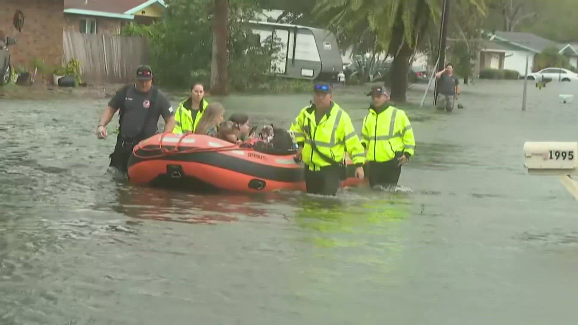 Florida's governor says the extent of the damage from Hurricane Milton will be clearer throughout the day. CBS reporter Manuel Bojorquez reports from Orlando.