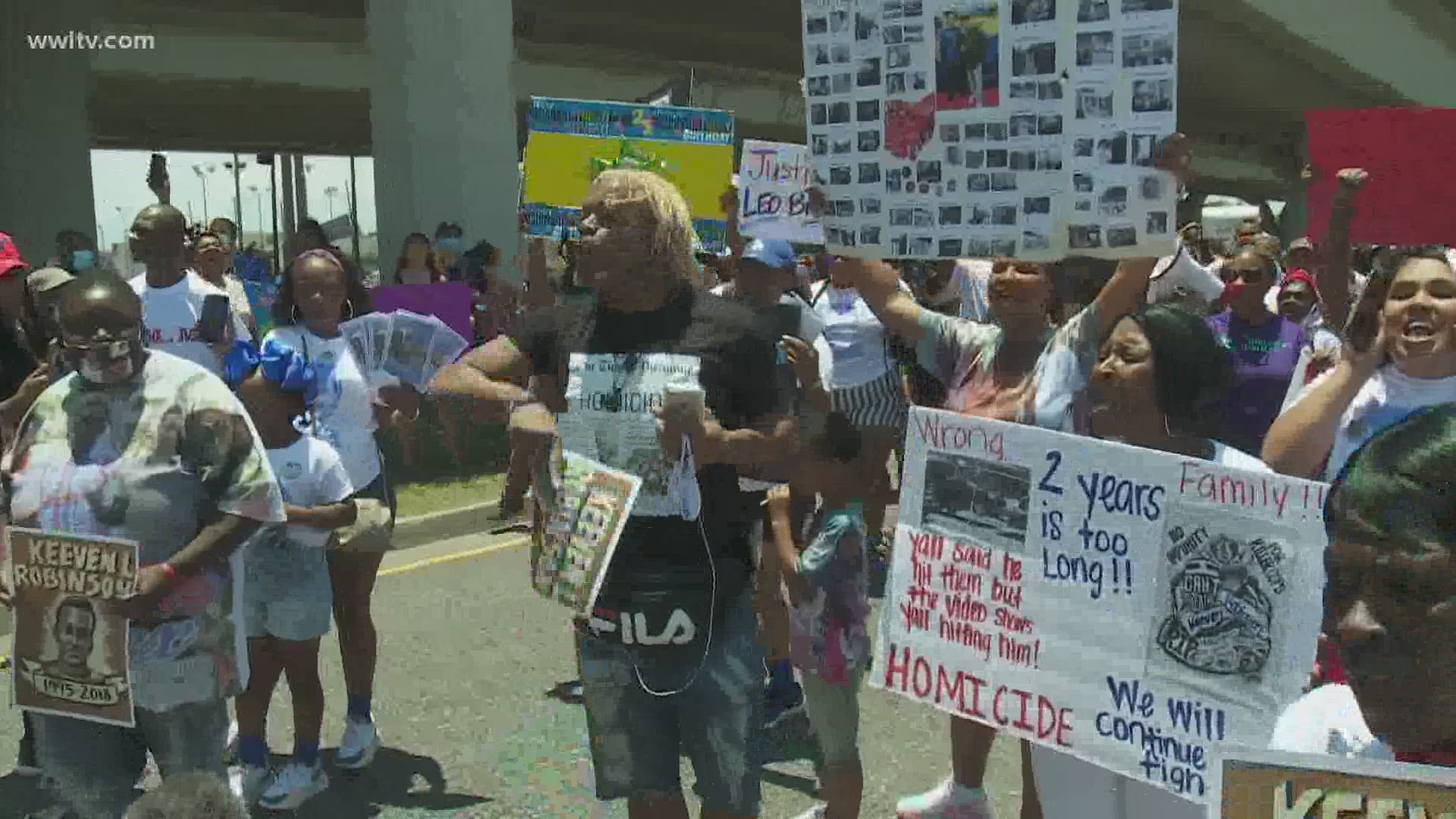 Protesters clash with JPSO while trying to get onto Westbank Expressway