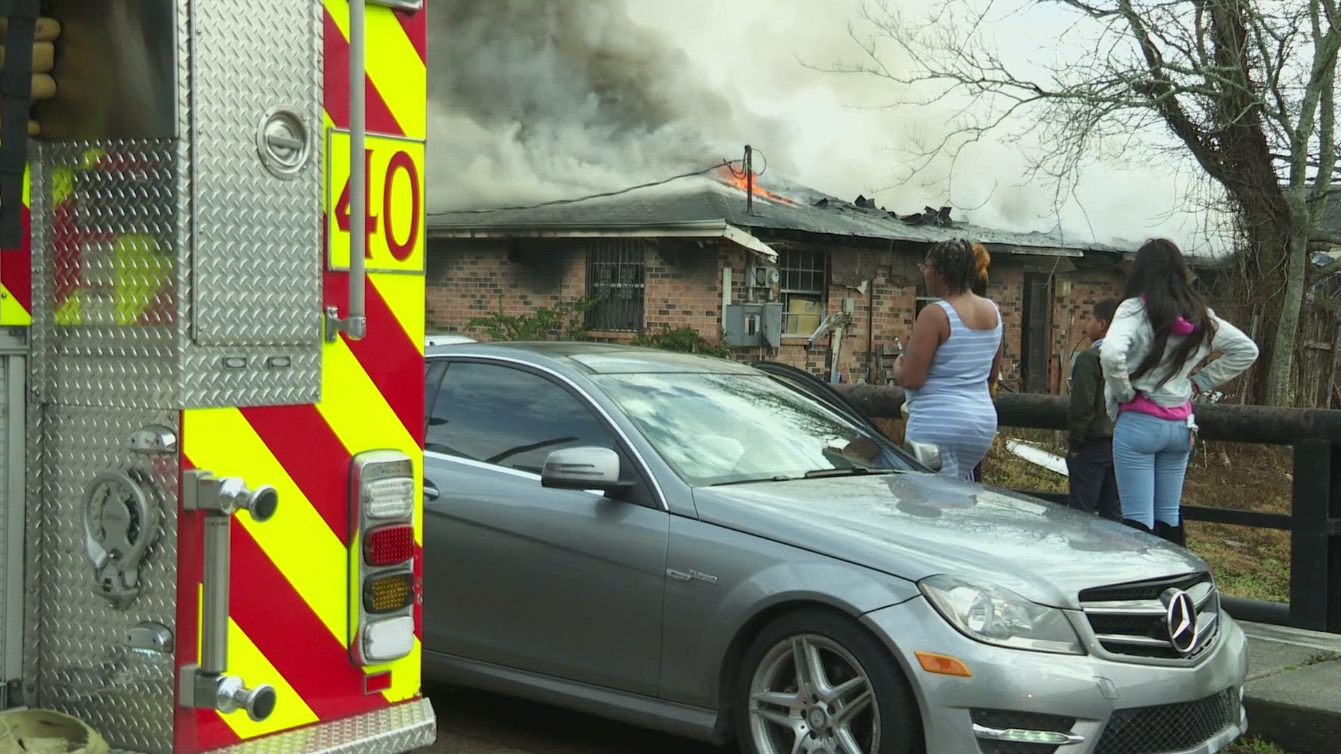 NOFD battled a house fire in Algiers.