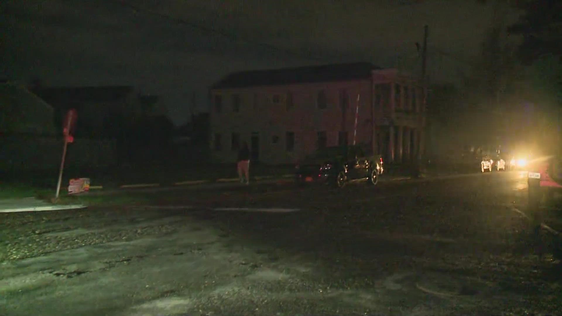 Car hits pole, knocks out power for 1,500 buildings | wwltv.com