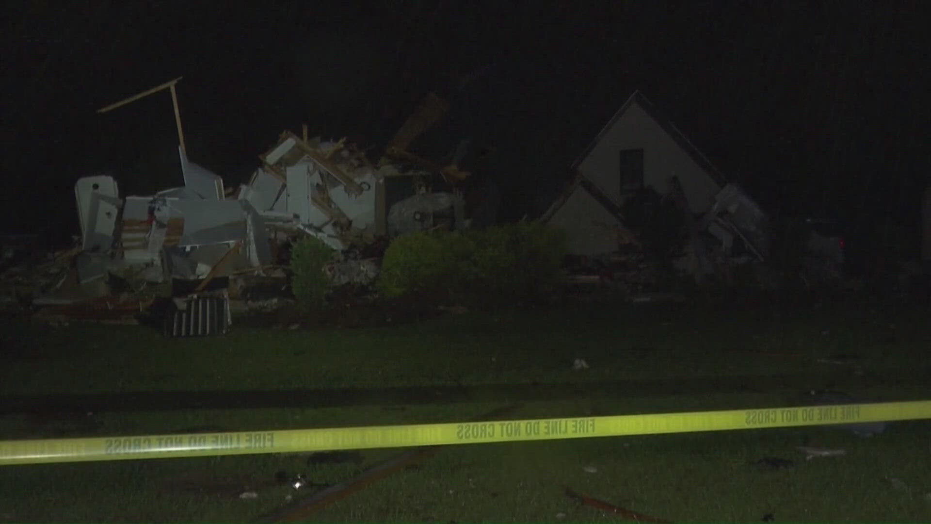 Tornado leaves behind destruction in Alabama | wwltv.com