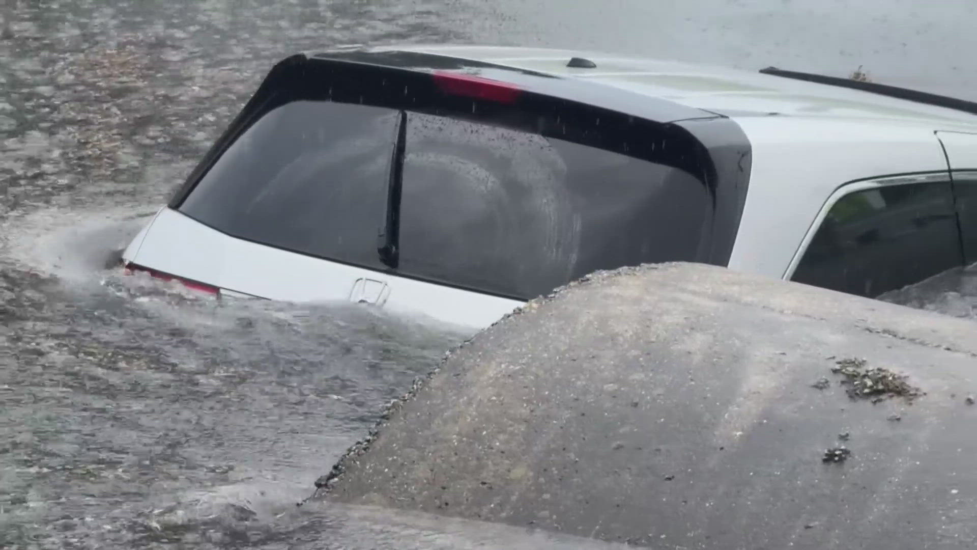 The Jefferson Parish Sheriff's Office says that a hit-and-run event left a family in a car sinking into a Metairie canal Wednesday.