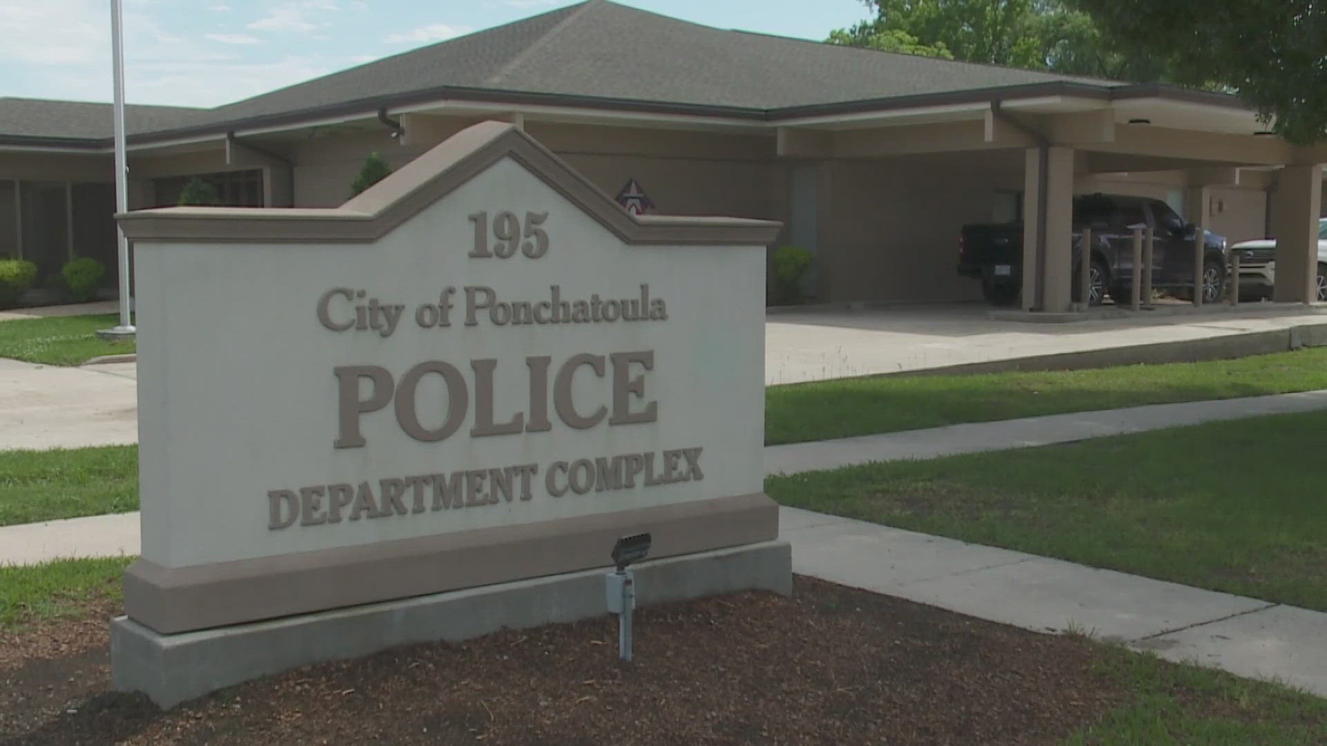 Ponchatoula Police didn't report for work Friday morning, leaving the city without law enforcement and forcing the call in of reserves and the Tangi sheriff's office