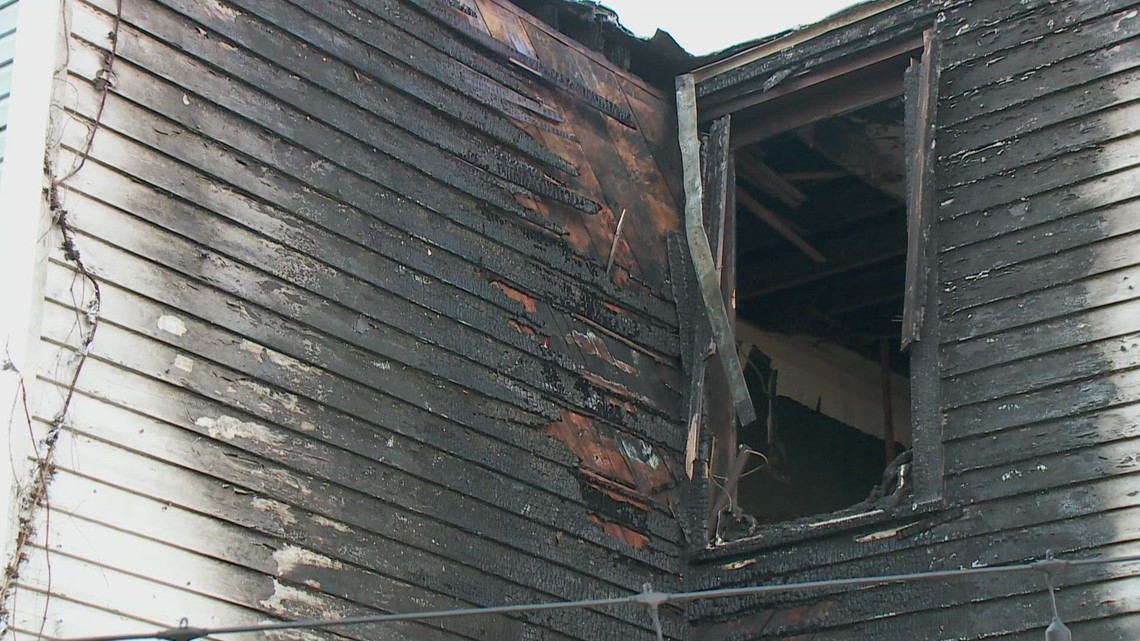 8 displaced in Holly Grove house fire