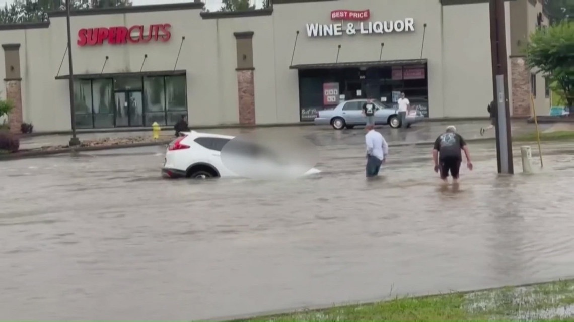 Mississippi woman killed after flash flood swept car away