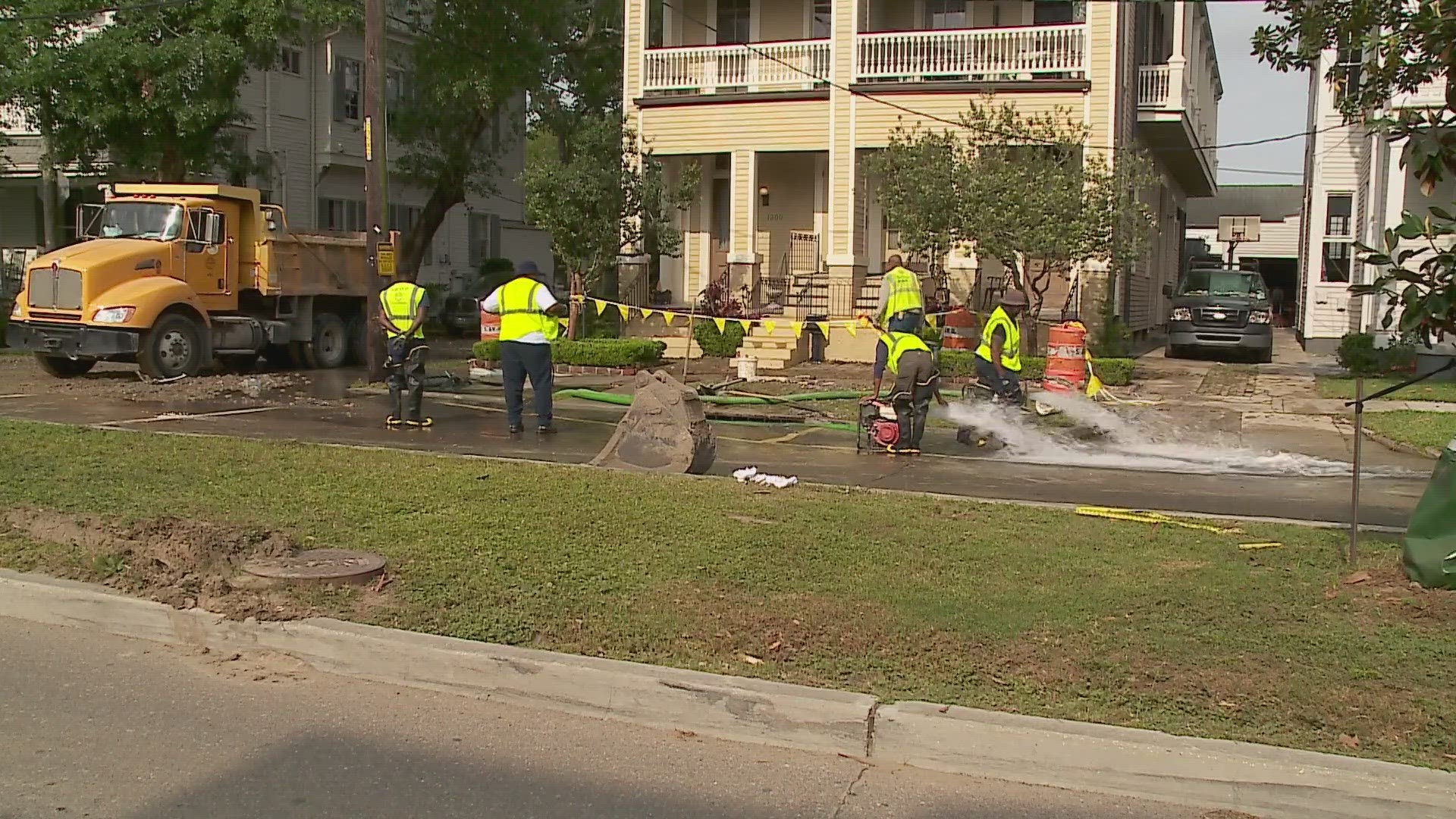 S&WB arrive on the scene to repair a major water main break 12 hours after a vehicle knocks out a fire hydrant.