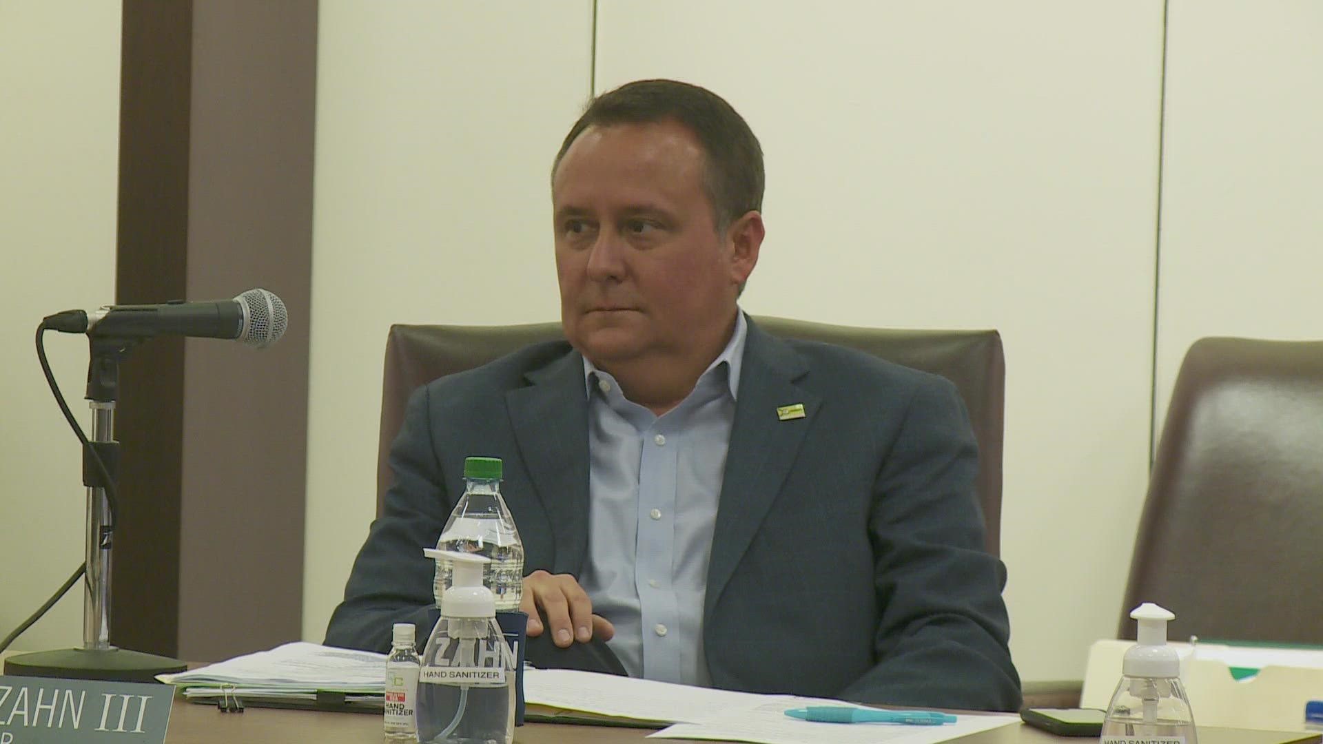 The Kenner City Council approved a resolution expressing a vote of no confidence in Mayor Zahn's administration.