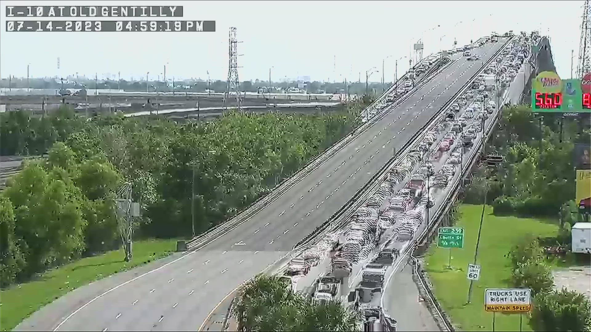 Motorcyclist dies after colliding with guardrail on I-10 East in New Orleans