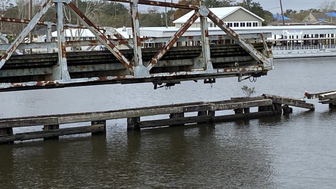 'Damage is significant' Barge breaks Barataria Bridge officials