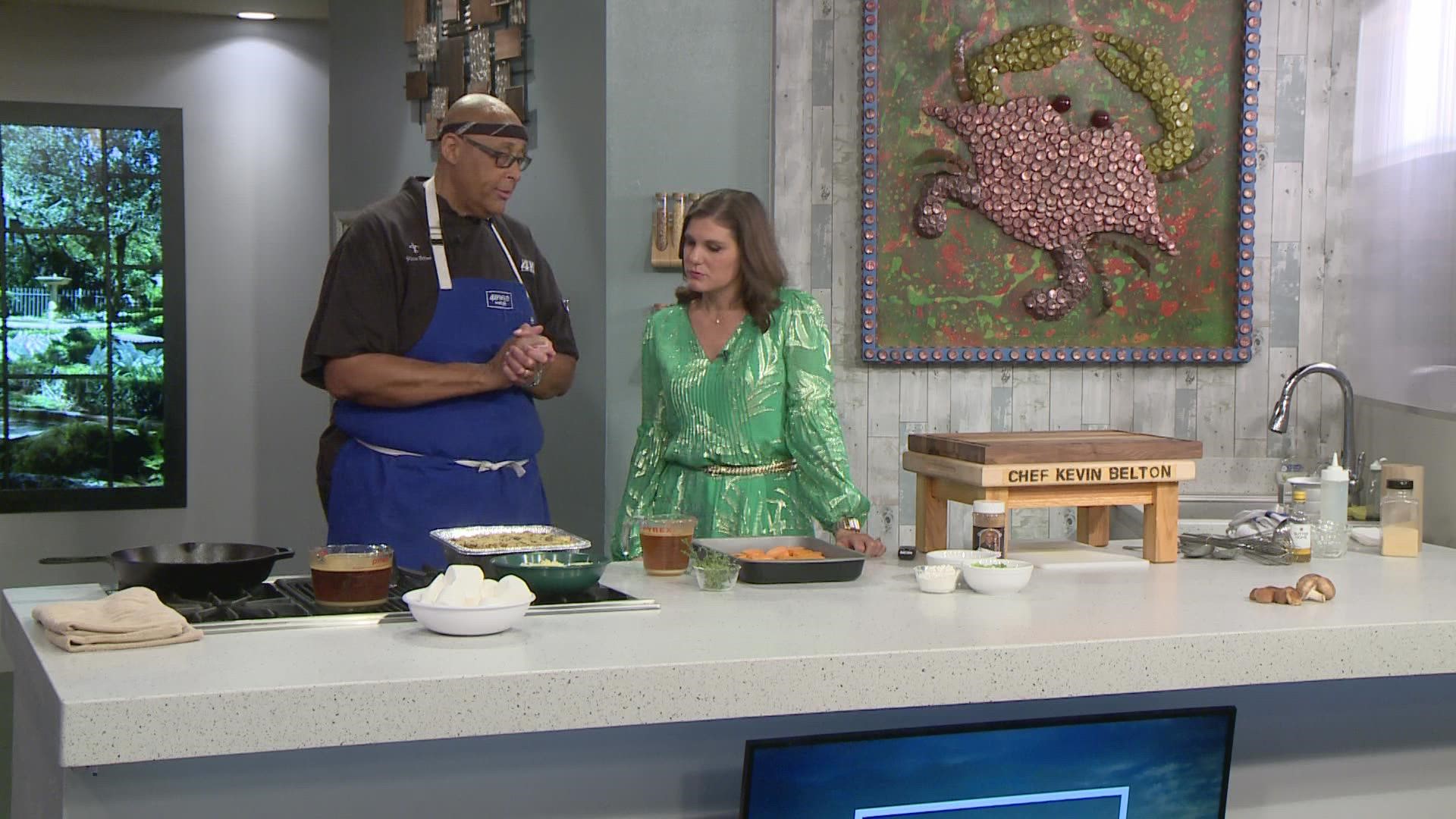 Chef Kevin Belton shows us how to make his favorite Thanksgiving side dishes.