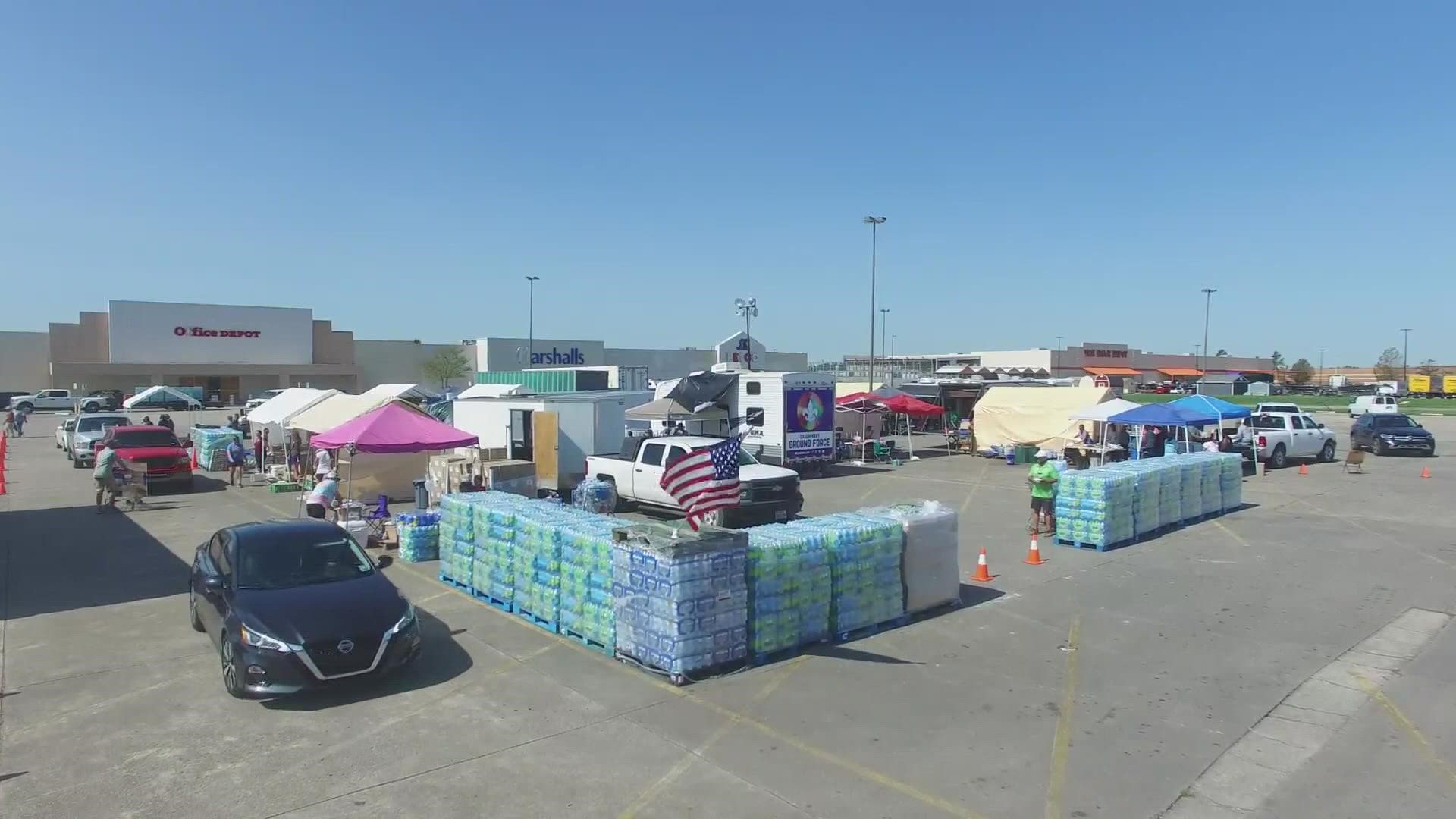 Members of the Go Cajun Navy are hosting a Thanksgiving supply give away this weekend.