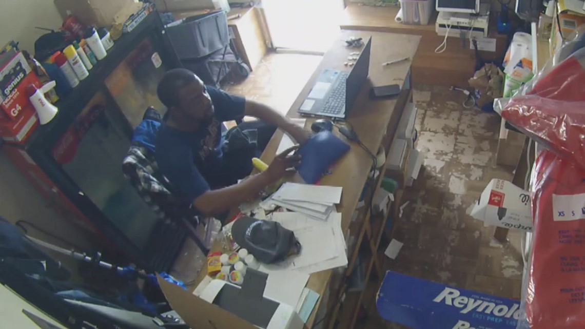 $5,000 stolen from City Park business in broad daylight - Vimarsana News