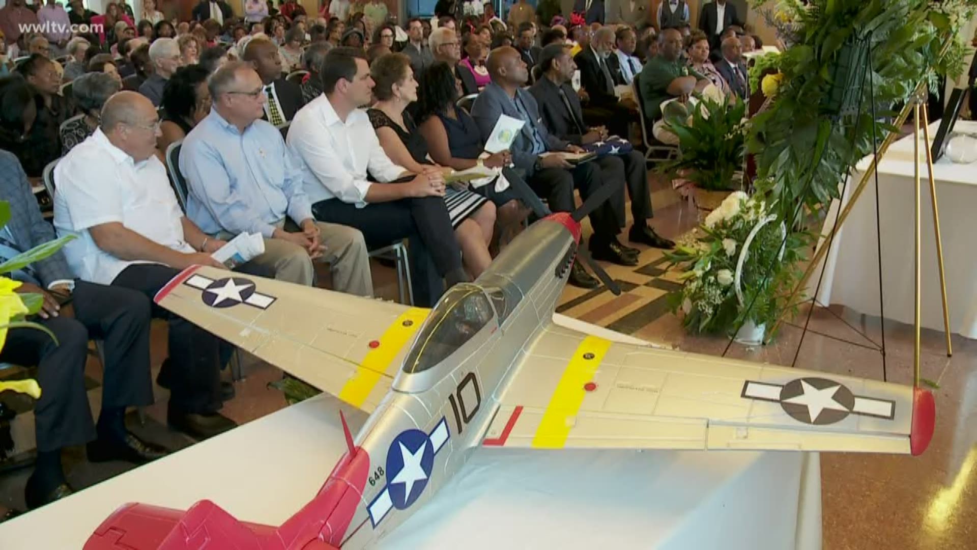 A memorial service honoring the life of trailblazing pilot Franklin Augustus drew hundreds of people to the Lakefront Airport in New Orleans Saturday night.