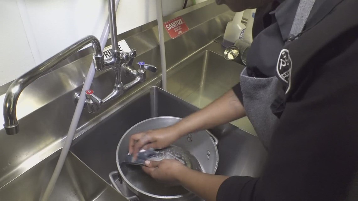 Jefferson Parish business owners struggle to serve customers without water - Vimarsana News