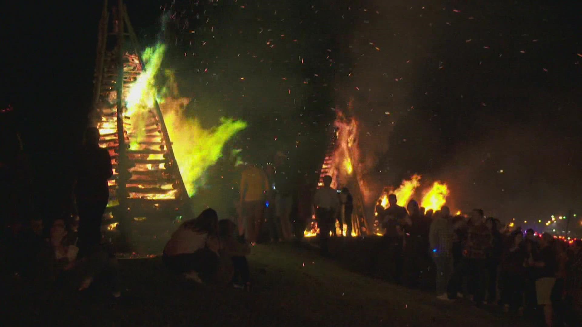 About 200 carefully crafted bonfires along the Mississippi River help light the way for Papa Noel.