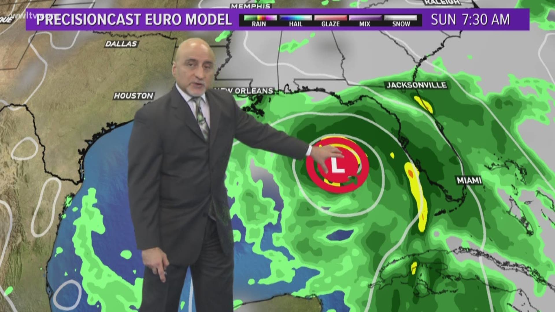 Chief Meteorologist Carl Arredondo and the 10pm Thursday weather