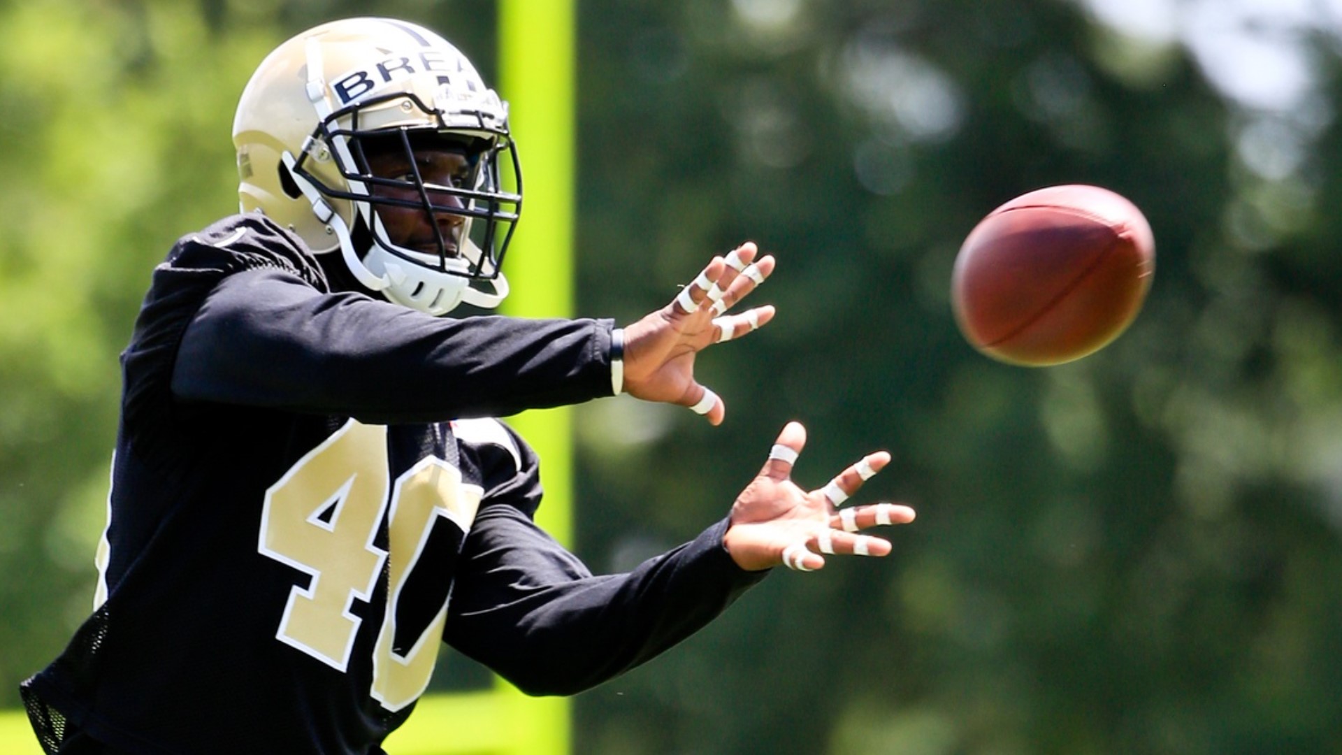 Former Saints defensive back Delvin Breaux returns to professional football