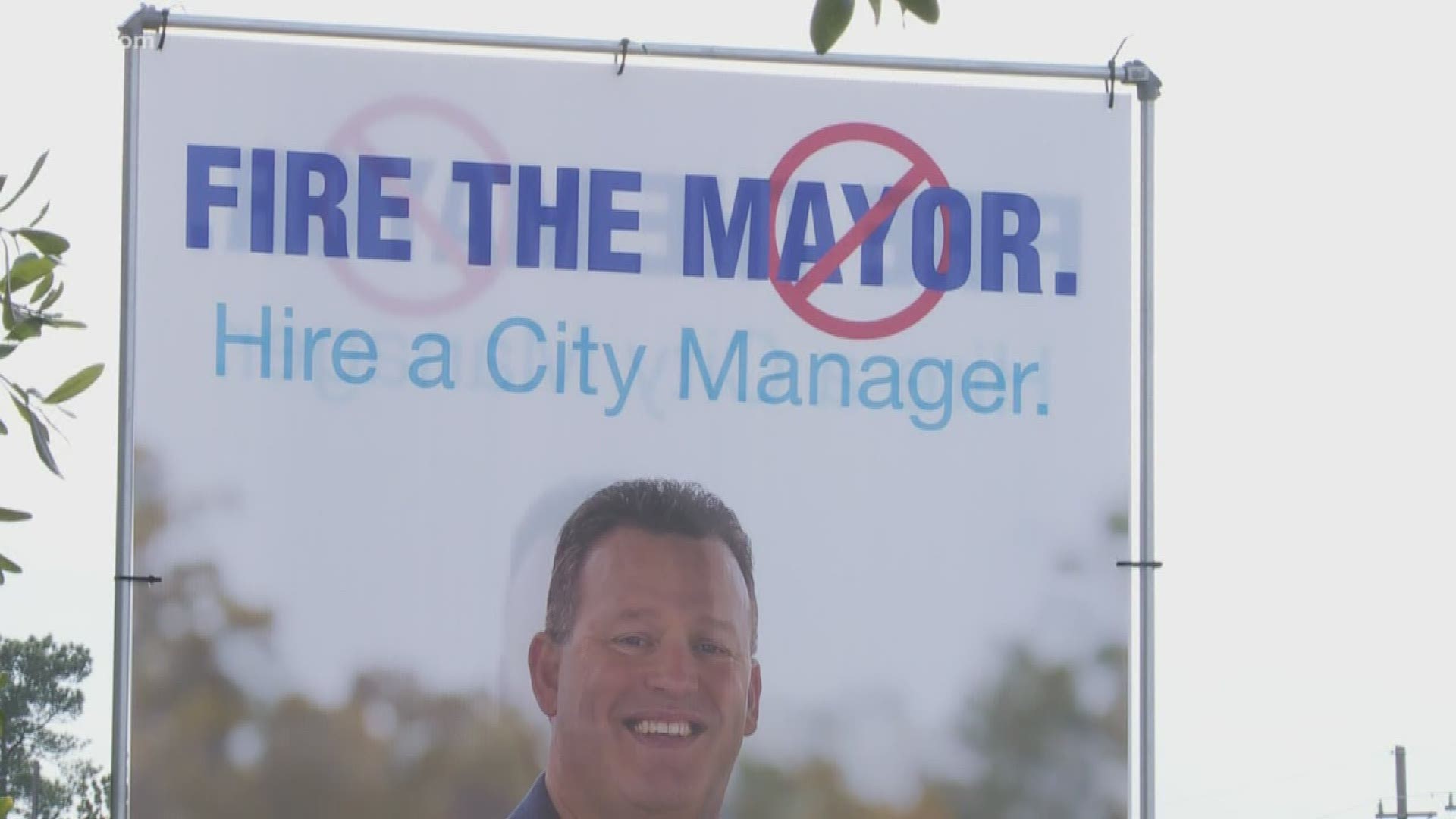 Bordelon’s campaign signs state his campaign concisely: “Fire the mayor. Hire a city manager.”
