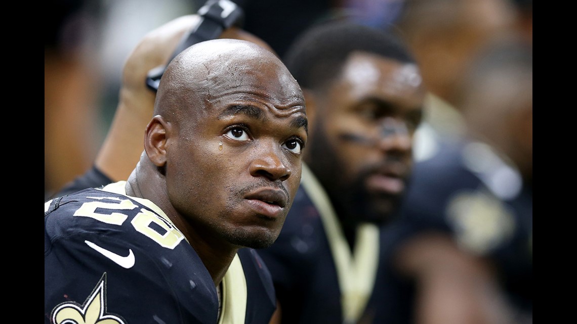 Adrian Peterson In Talks To Fight Le'Veon Bell In Boxing Match