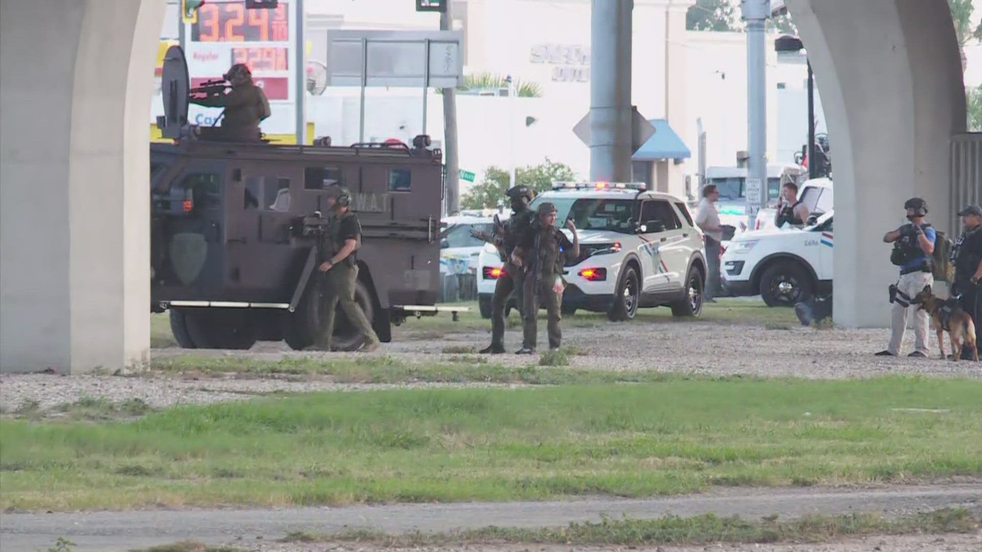 There is severe police presence with a SWAT team on Westbank Expressway near Manhattan Blvd.