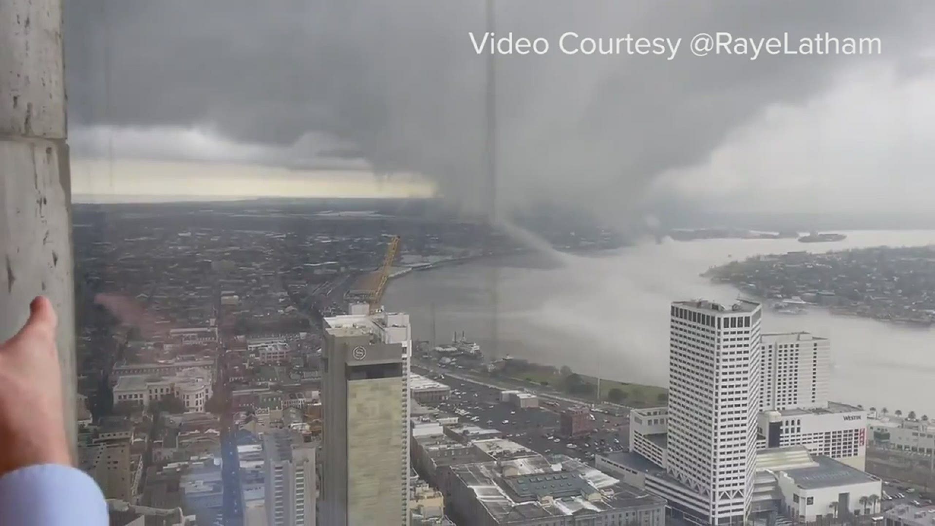 Video: Fog rising from the Mississippi river into the clouds