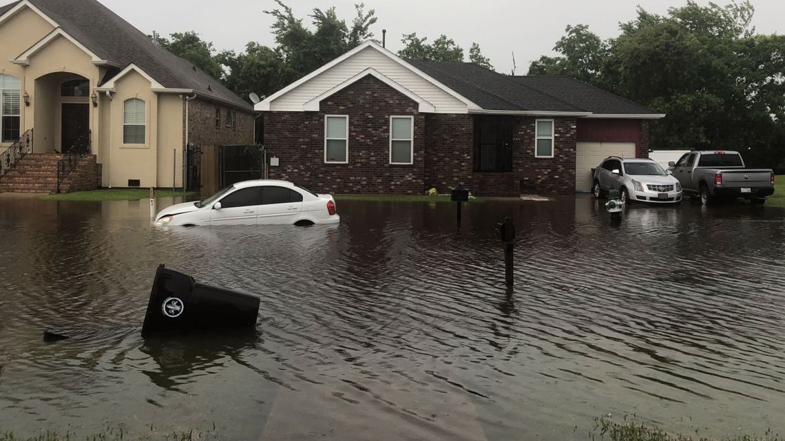 Flash flood warning as storms roll through - Neutral Ground parking allowed - Vimarsana News