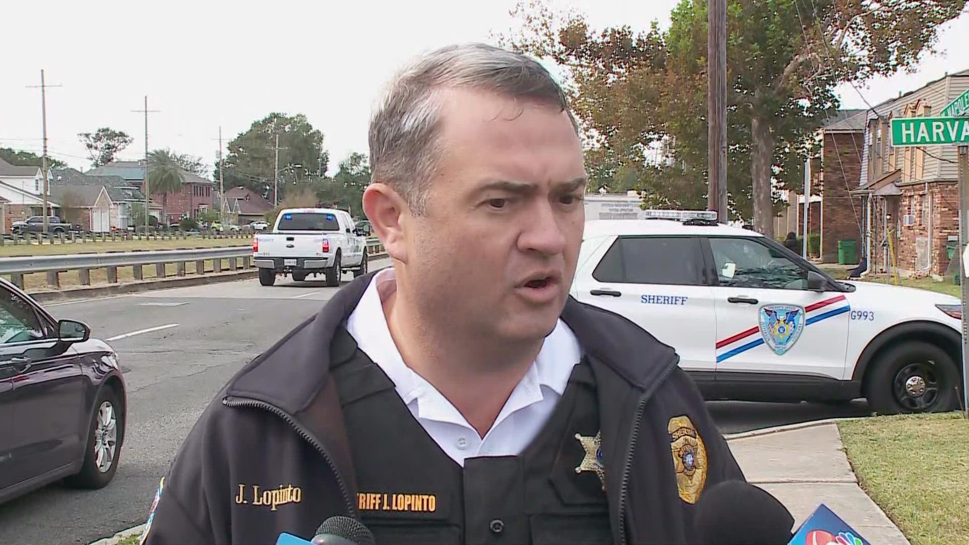 SWAT team captures man barricaded in Metairie apartment | wwltv.com