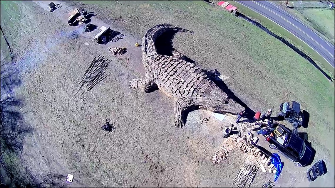 Massive alligator bonfire will light the way for Papa Noel