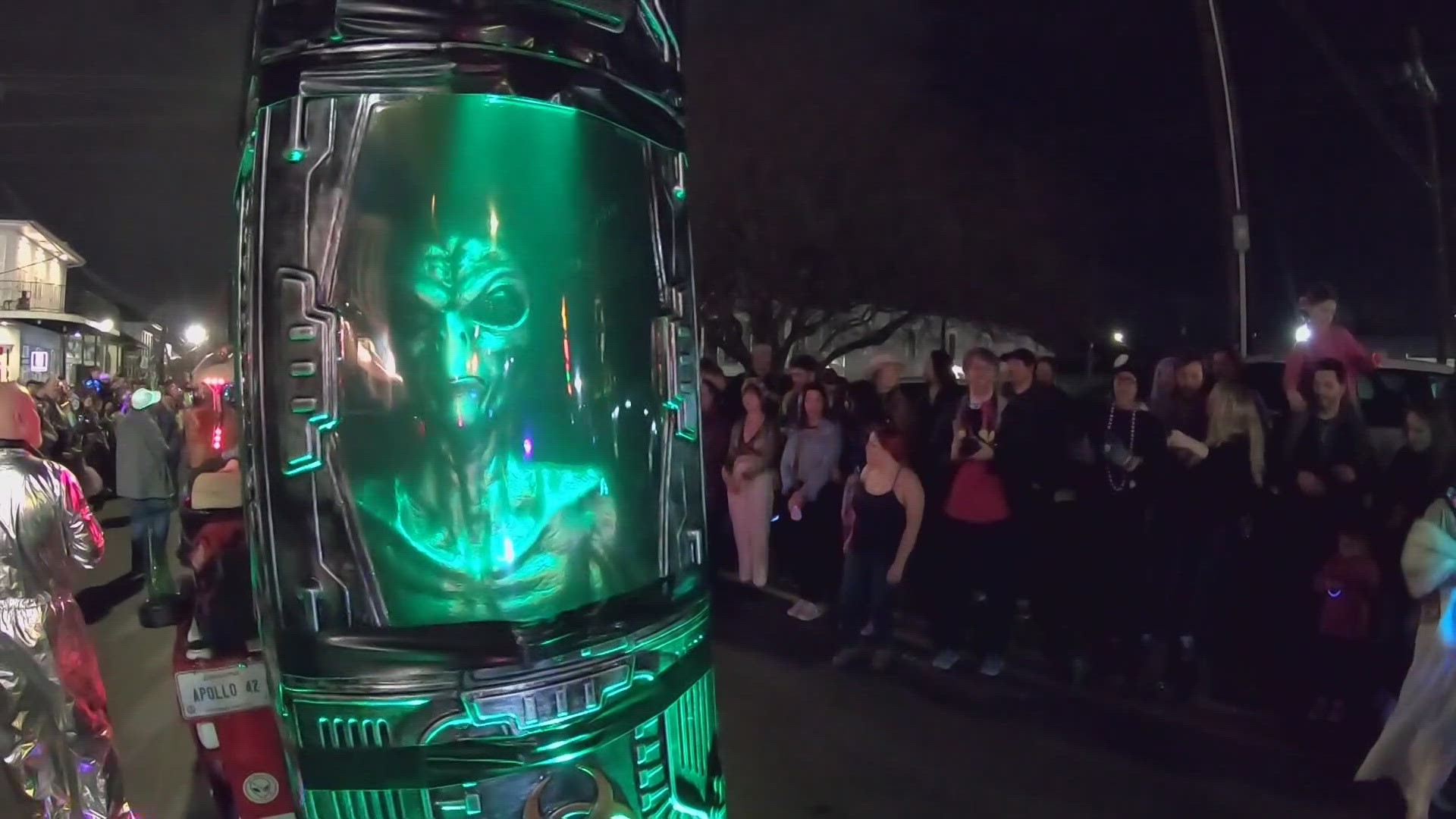 Cold snaps can force you to change Carnival plans, but on Saturday thousands will be partying under the stars as the Krewe of Chewbacchus holds its parade.