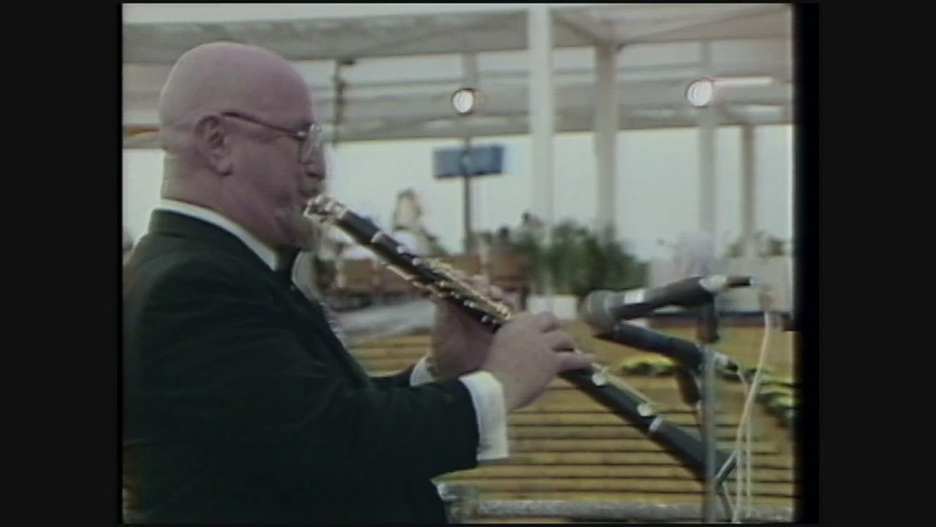 Pete Fountain performs for Pope John Paul II in 1987