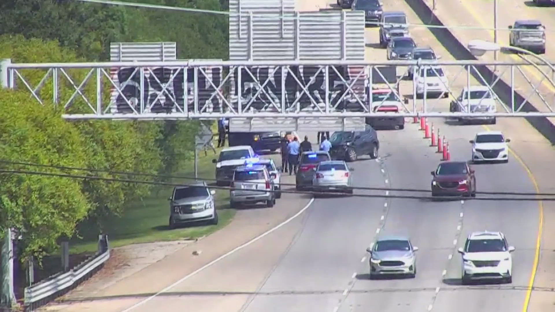 A worker for the Louisiana Department of Transportation is dead after a traffic incident on Tuesday afternoon on I-610 West.