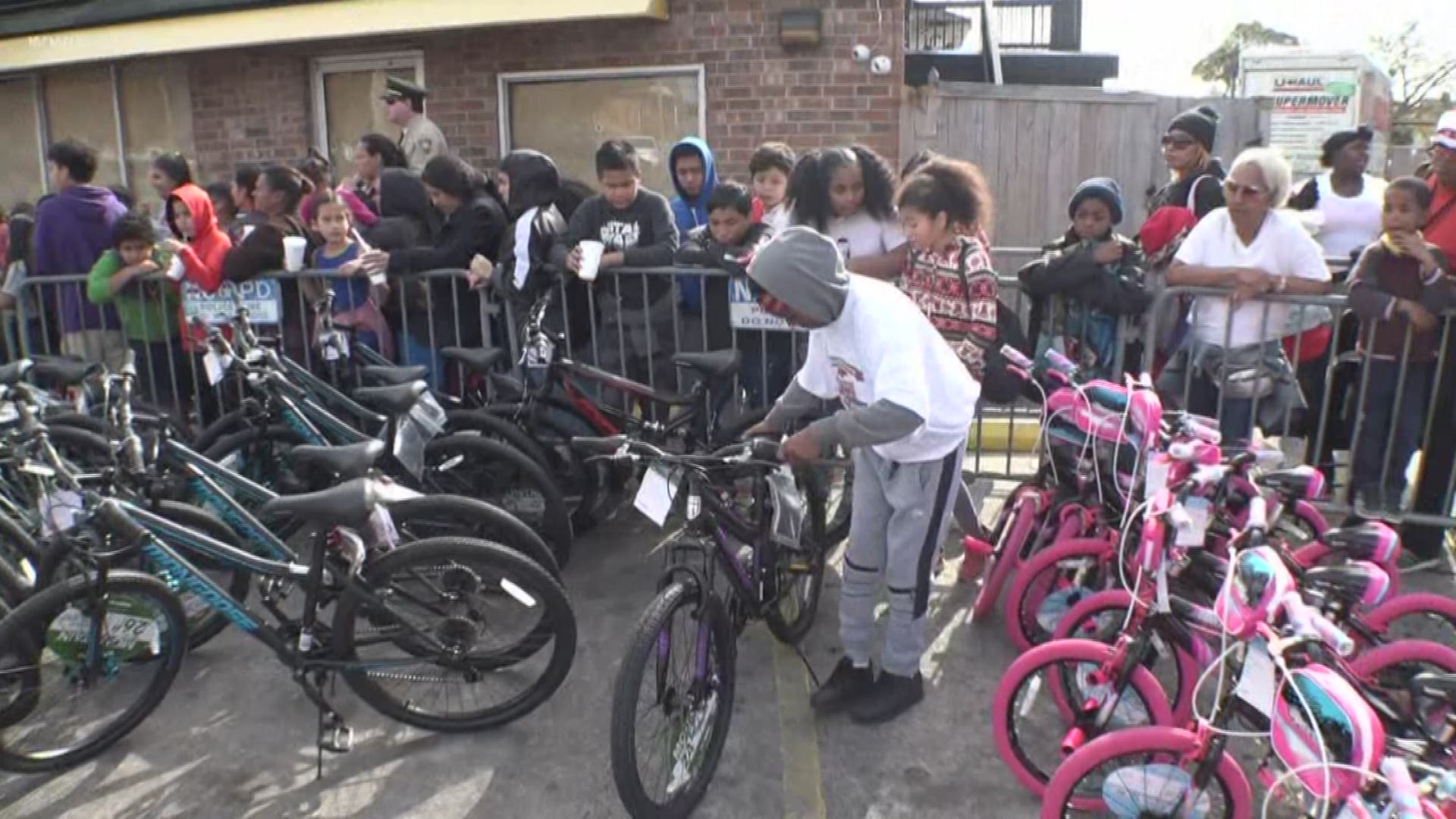 Toy drive gives Christmas cheer to New Orleans kids