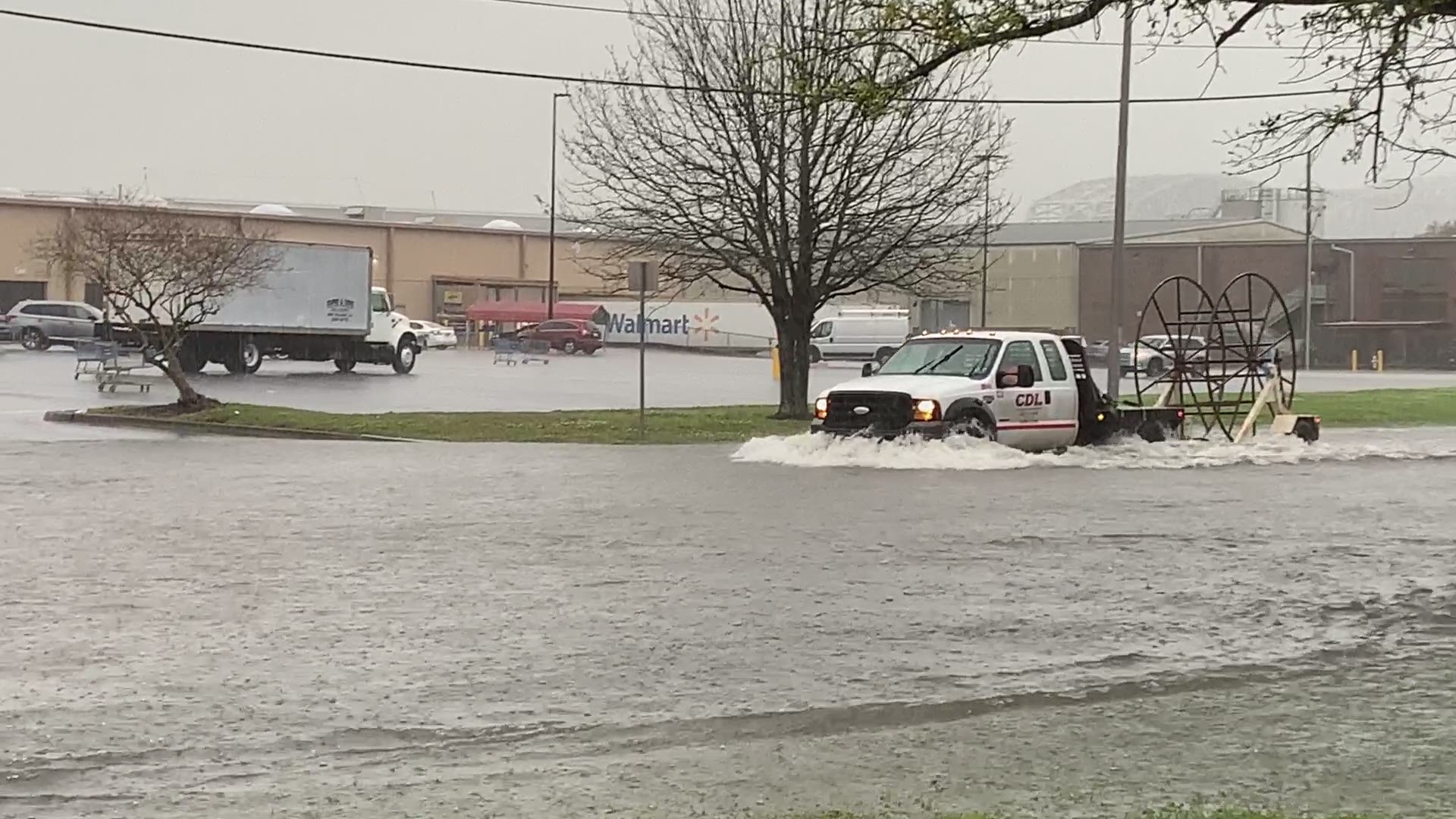 Street flooding on Jefferson Highway in Elmwood | wwltv.com