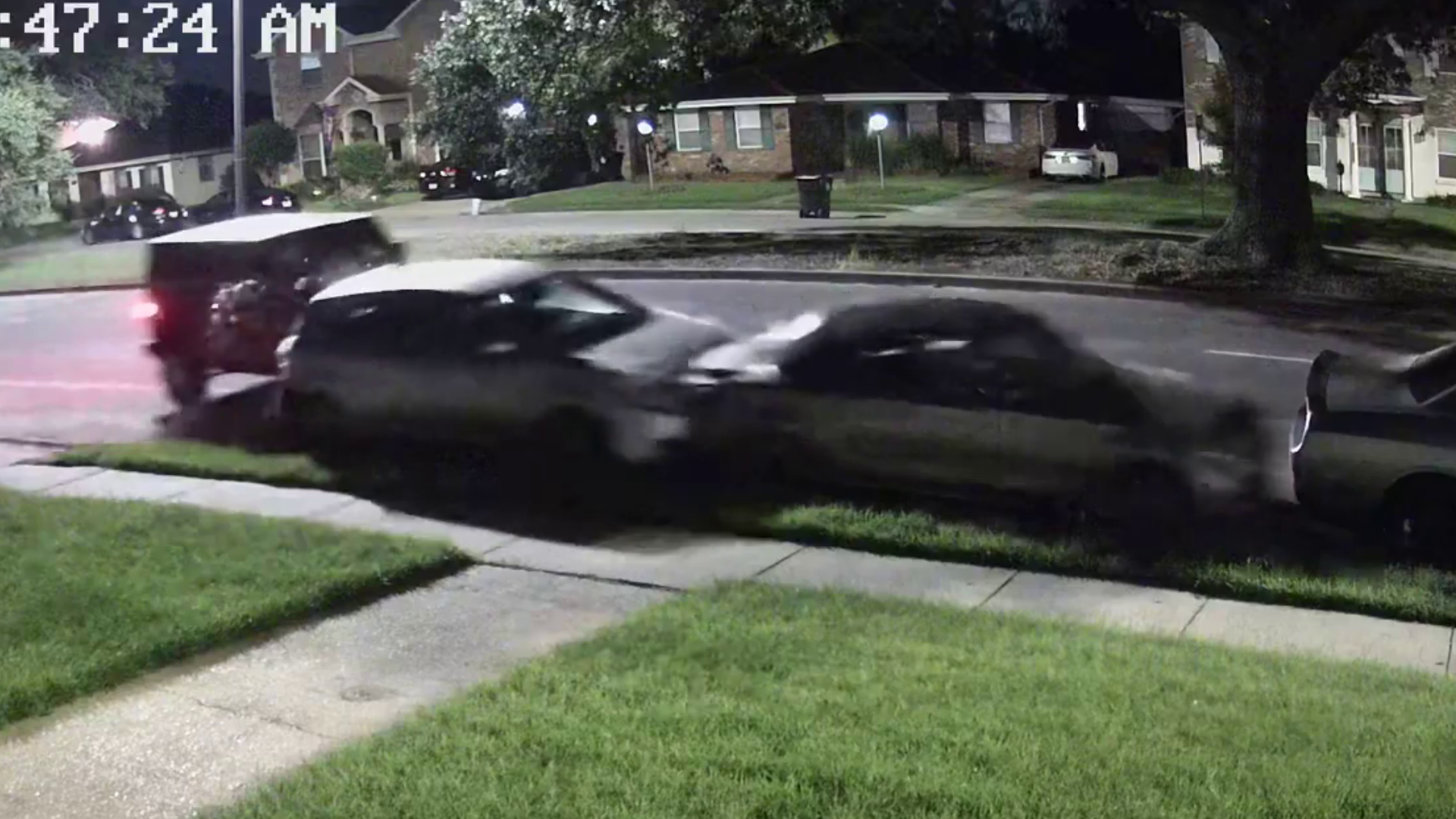 WATCH: Hit & run driver crashes into parked cars before fleeing | wwltv.com